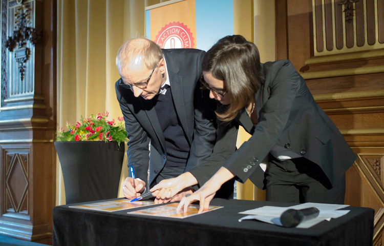 The hotel Solar signs the partnership commitment charter for the climate of the city of Paris